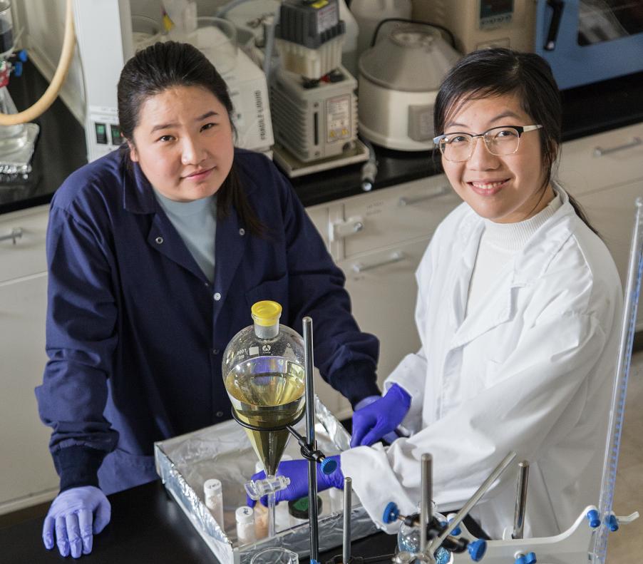 Best friends and scientists Miranda Wang and Jeanny Yao. ©Rolex/Bart Michiels